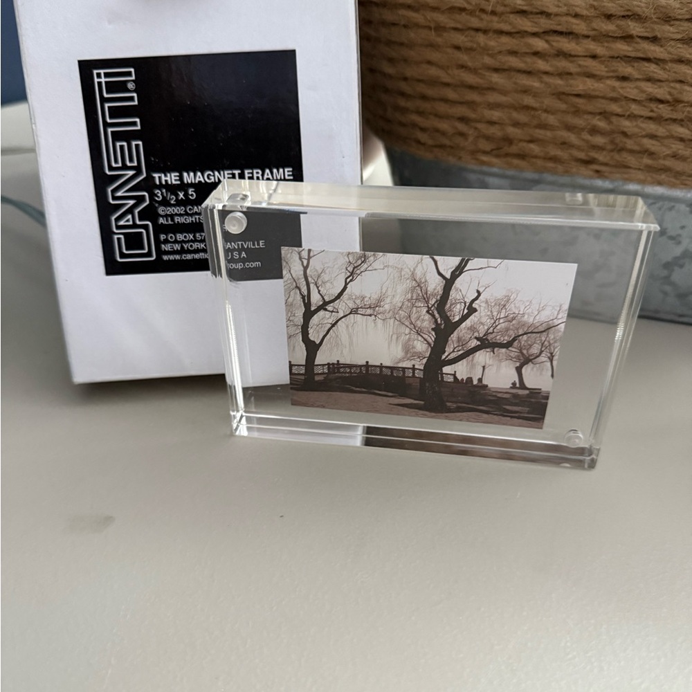 Clear Acrylic Magnetic Frame